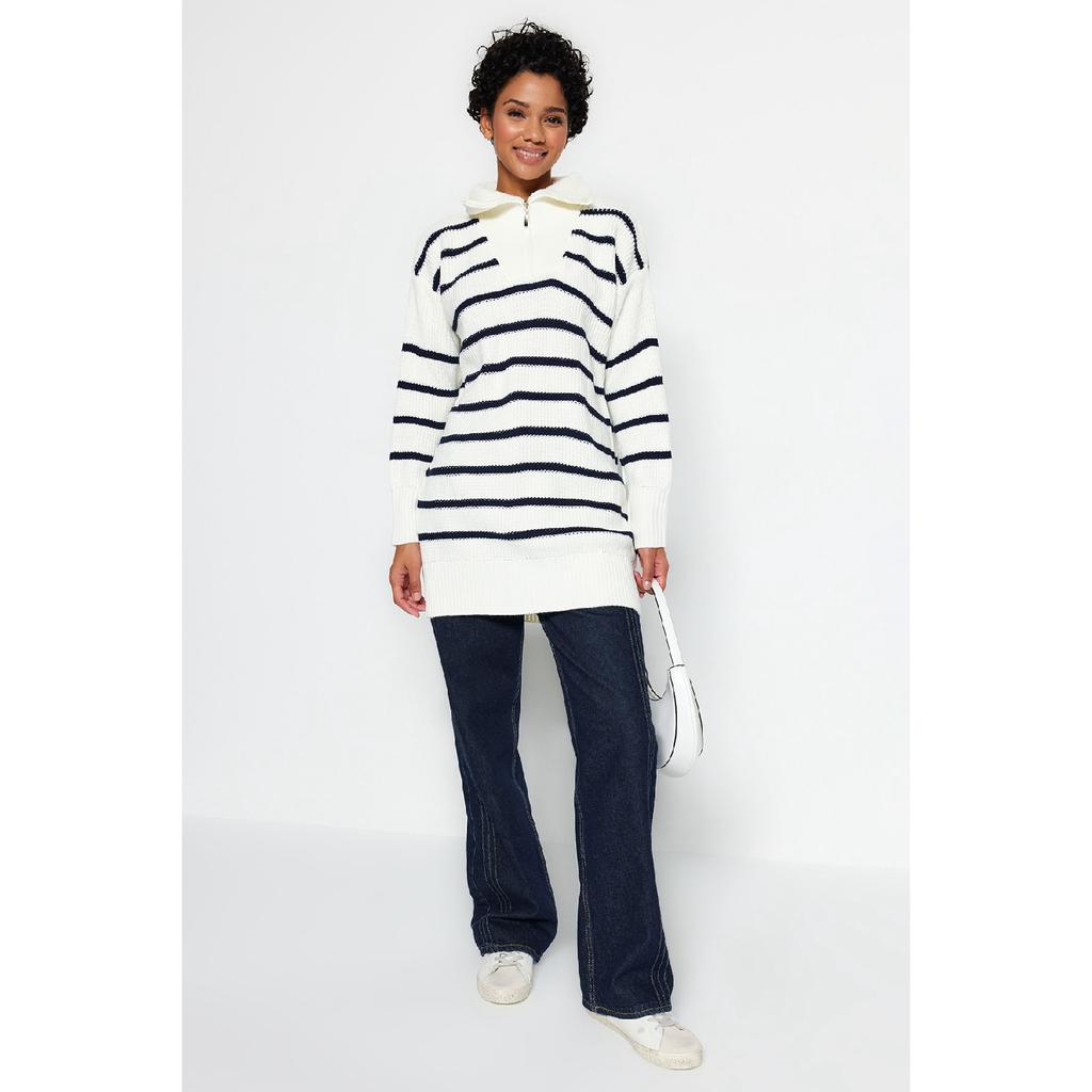 Темно-синий вязаный свитер с полосатым воротником и молнией Tctaw24ak00037