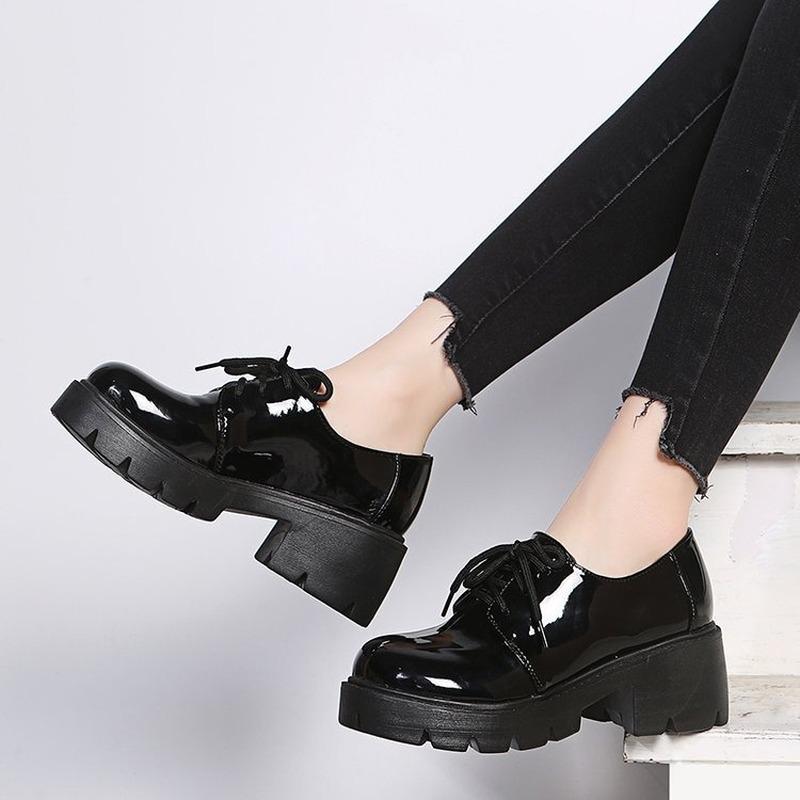 Женская обувь на платформе, повседневная прогулочная обувь из лакированной кожи в британском стиле на массивном каблуке, женские лоферы