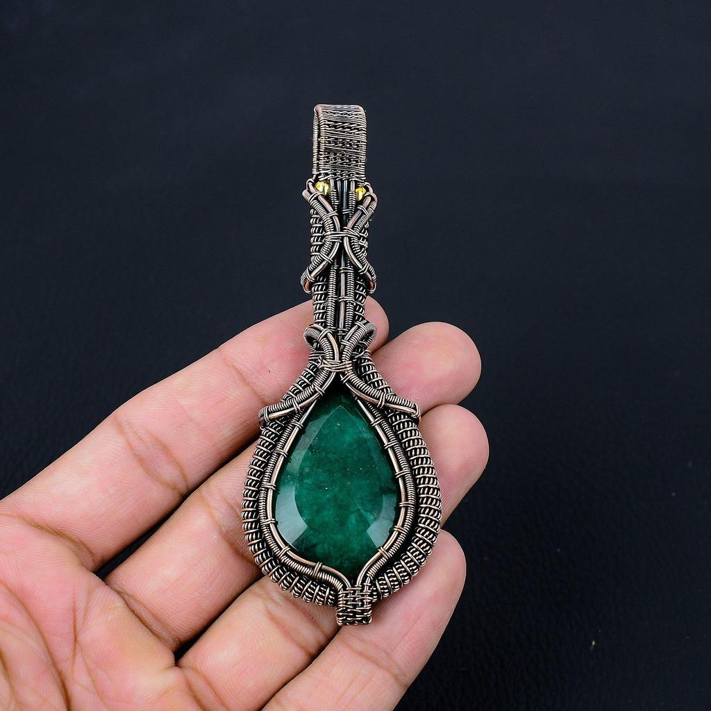 Созданный в лаборатории изумрудный драгоценный камень Чистая медная проволока, обернутая ювелирными изделиями ручной работы