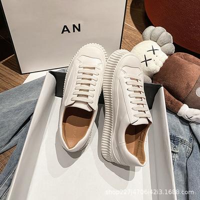 Маленькие белые туфли женские ранняя весна новые круглый носок толстая подошва повседневная спортивная обувь на плоской подошве шнуровка повседневные кеды обувь для скейтборда обувь-печенье