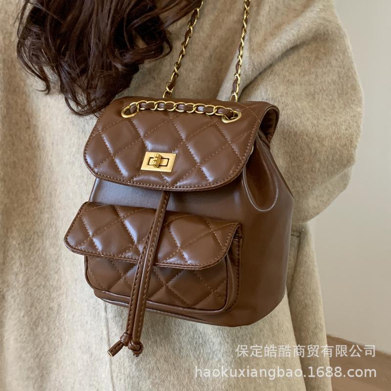 Модный женский рюкзак с ромбовидной вышивкой нитью, новая универсальная модель 2025 года, дорожный мини-рюкзак на цепочке для школы