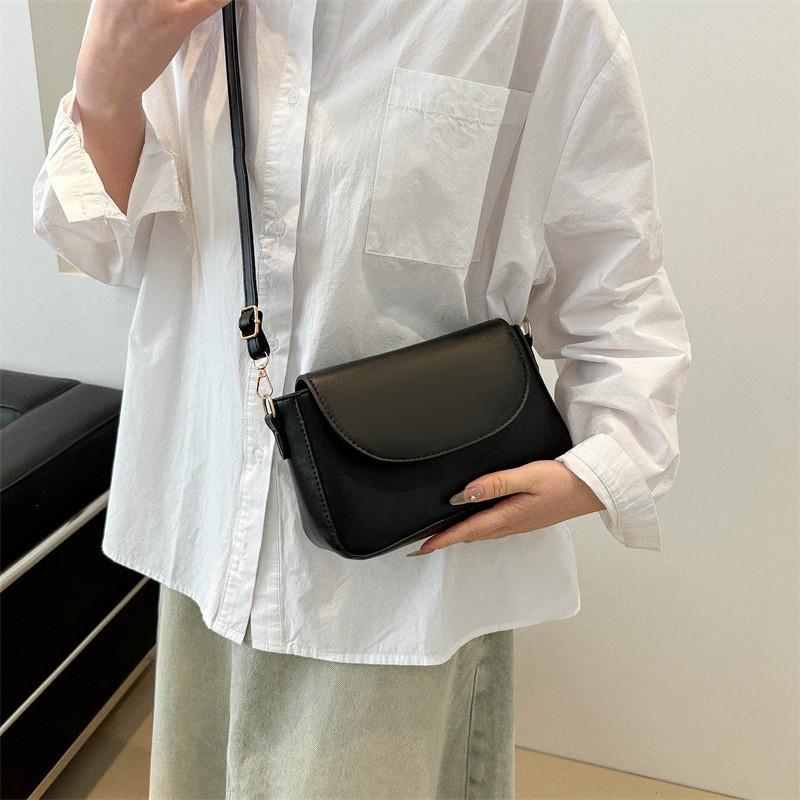 Chic 2024 Summer Fashion Shoulder Bag For Women Trendy Street Style Handbag Beige