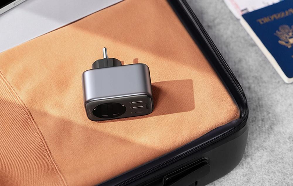 Ugreen Charger Travel Adapter 2X Usb-A 1X Usb-C 1X Ac Eu Plug 1 Pc