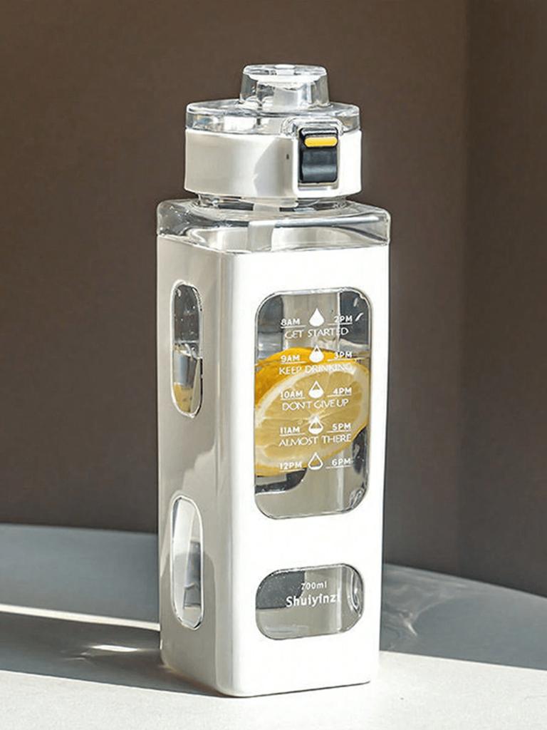 1 шт. белая спортивная бутылка для воды объемом 700 мл, переносная кружка-поильник. Подходит для использования на открытом воздухе, во время занятий спортом, езды на велосипеде и переноски!