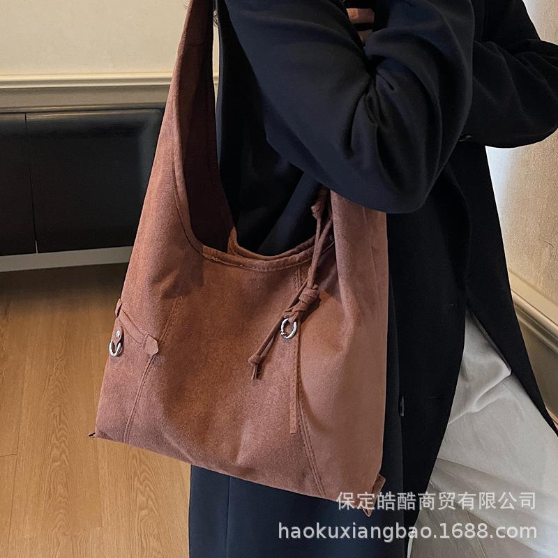 Осенняя ретро сумка-тоут большой вместимости 2025 супер огонь стиль Майяр ленивый ветер женская для работы темперамент простая на плечо