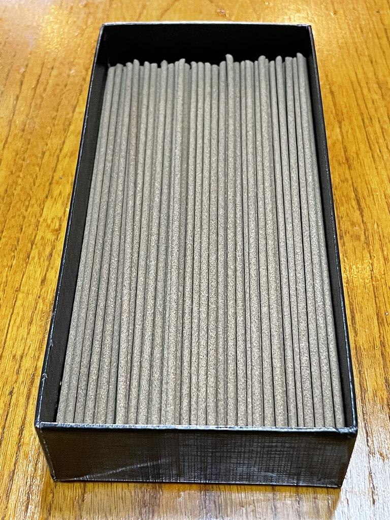 Low Smoke Sandalwood Premium Incense Sticks Made with Natural Rosan Perfect As a Made In Established In Scent Sandalwood, 40g, Gift. Japan. [Fujii