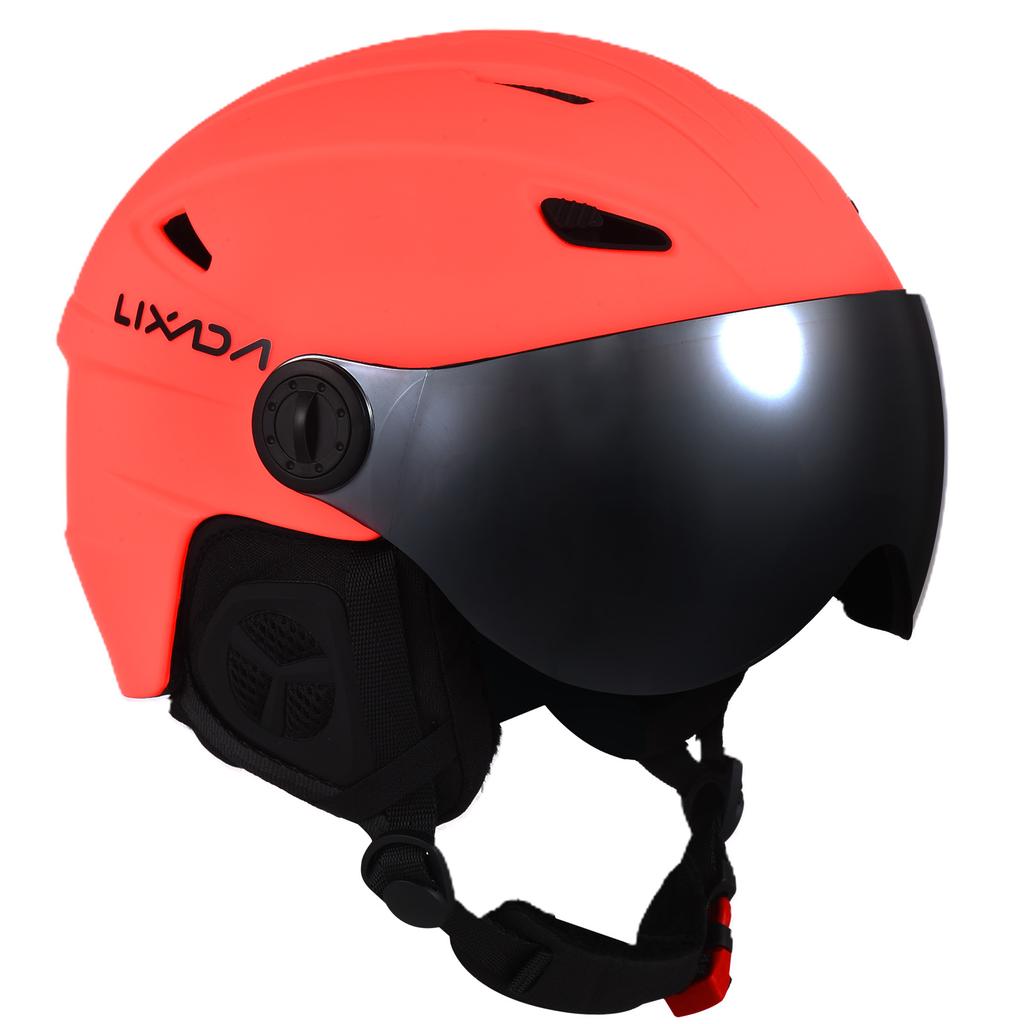 Лыжный шлем. Защитное снаряжение для сноуборда. Защитное снаряжение для зимних видов спорта. Защита головы для зимних видов спорта.