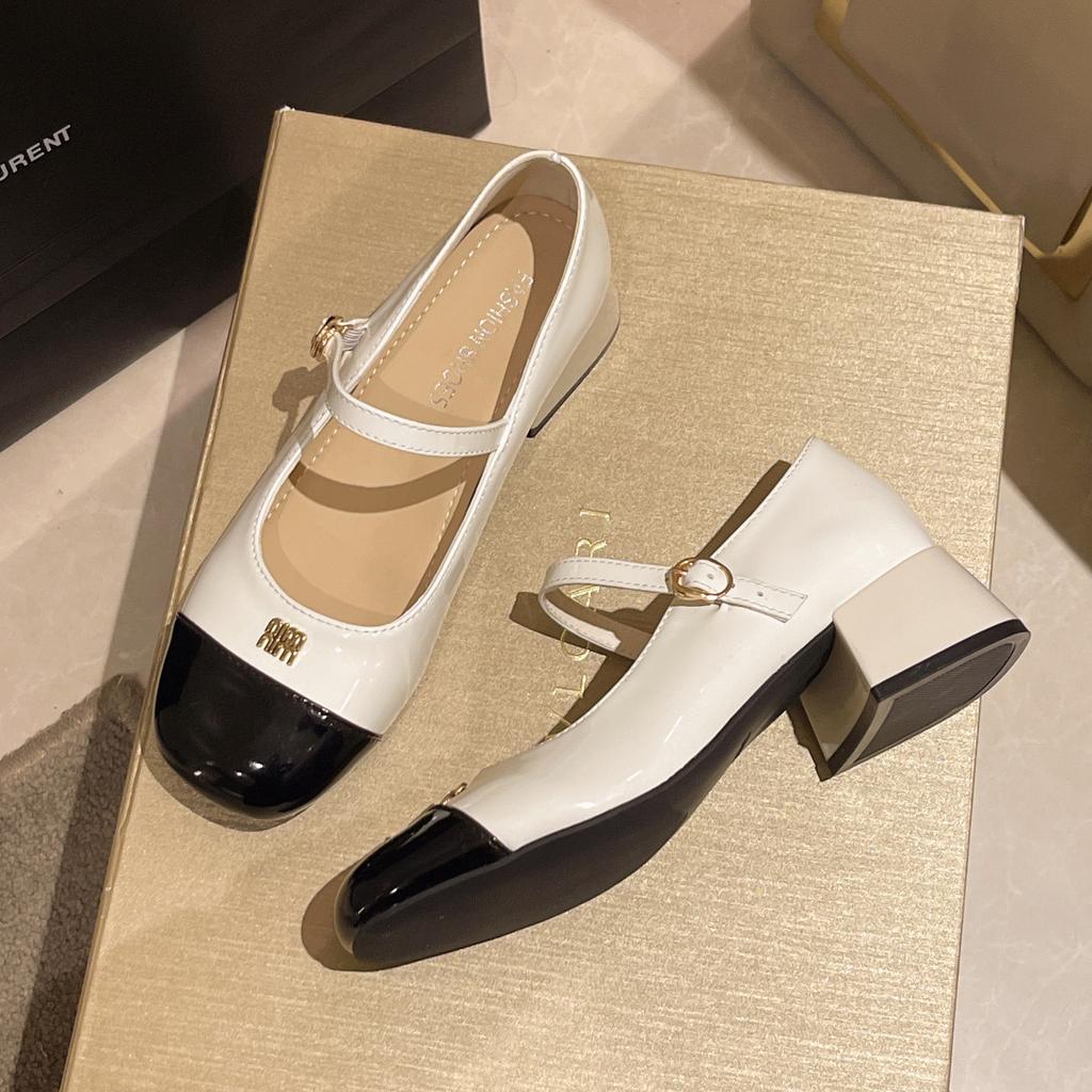 Французские туфли Мэри Джейн на толстом каблуке женские 2025 новые юбка весна и осень лакированная кожа маленькие кожаные туфли ремешок с одной пряжкой туфли бабушки