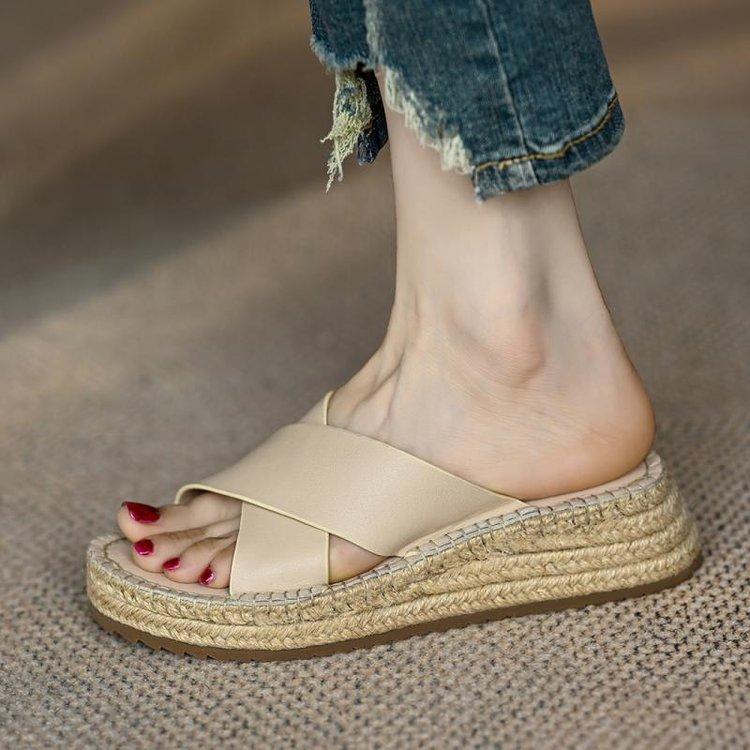 One-word Women's 2025 Summer New Outer Wear Soft French Cross with Thick Bottom Slope Heel Straw Cool Round Head Soft Bottom Slippers