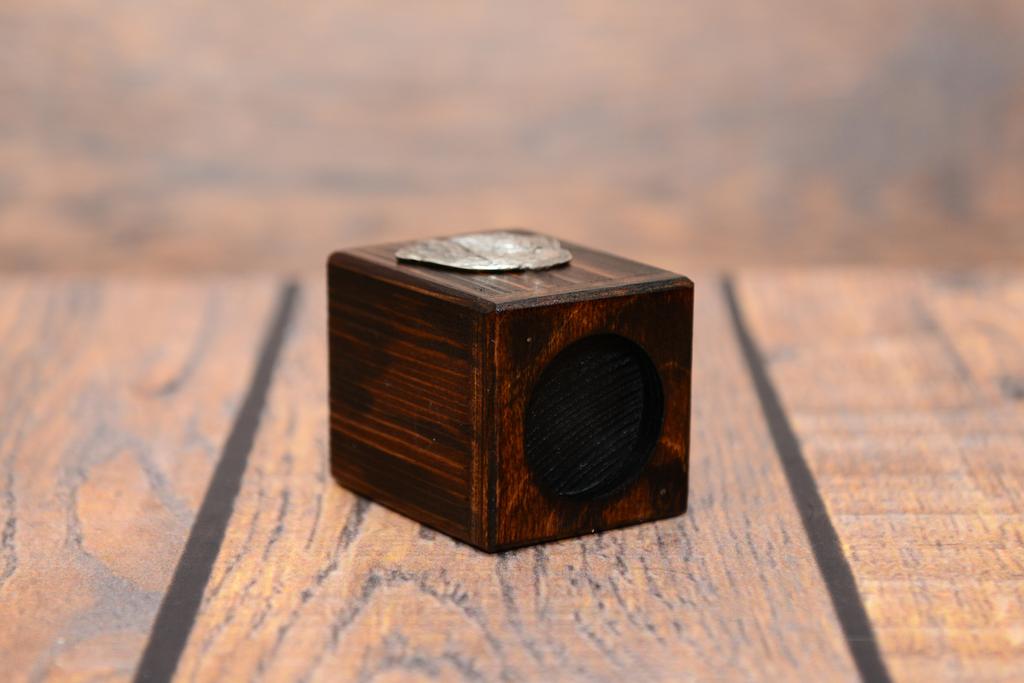 Pekingese, Pekinese, Peke – Wooden candle holder with a dog, a unique souvenir after losing a dog | Art-Dog