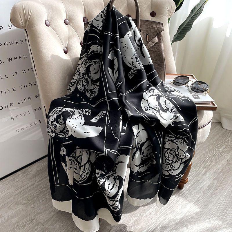 Luxury Brand Autumn and Winter Women New Style Fashion Color Matching Print Silk Scarf Lady Popular Headcloth Beach Shawl
