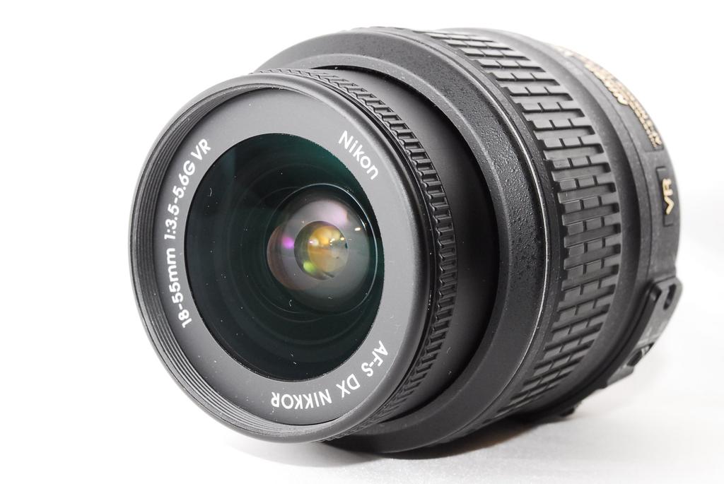 Nikon Стандартный зум-объектив DX NIKKOR VR исключительно для формата Nikon DX AF-S 18-55mm f/3.5-5.6G
