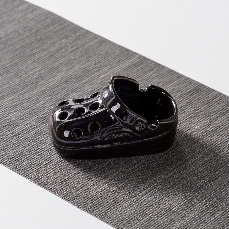 High value ceramic ashtray office home living room ashtray trend Internet celebrity hole shoes anti-fly