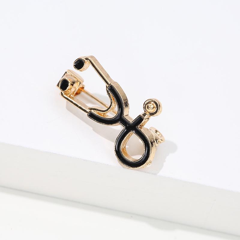 Броши для профилактики эпидемий в больнице Ухань: Мультсериал с термометрами, заботливыми врачами, медсестрами и другими креативными дизайнами.