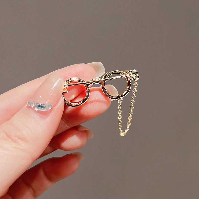 Креативная оправа для очков Металлические броши Солнцезащитные очки Цепочка с кисточками Значок на лацкан Рюкзак с рисунком Значки для одежды Корсаж Модные украшения