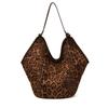 Сумка с леопардовым принтом женская большой вместимости 2025 новая осенне-зимняя для отдыха через плечо сумка для мамы и ребенка универсальная рабочая сумка-тоут для поездок