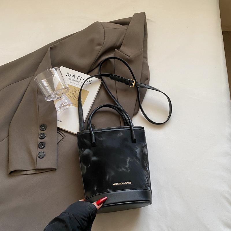 Популярная в этом году сумка-ведро женская 2025 новая модная в зарубежном стиле сумка-мессенджер для выхода в свет портативная маленькая сумка