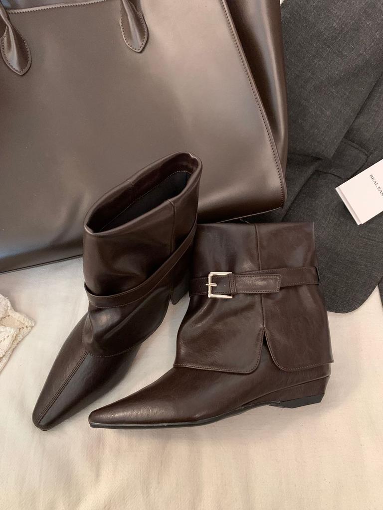 Осень 2025 новые ботильоны с острым носком, толстым каблуком, средней высотой каблука, коротким плиссированным голенищем для женской одежды с пряжками-ремнями и низким каблуком