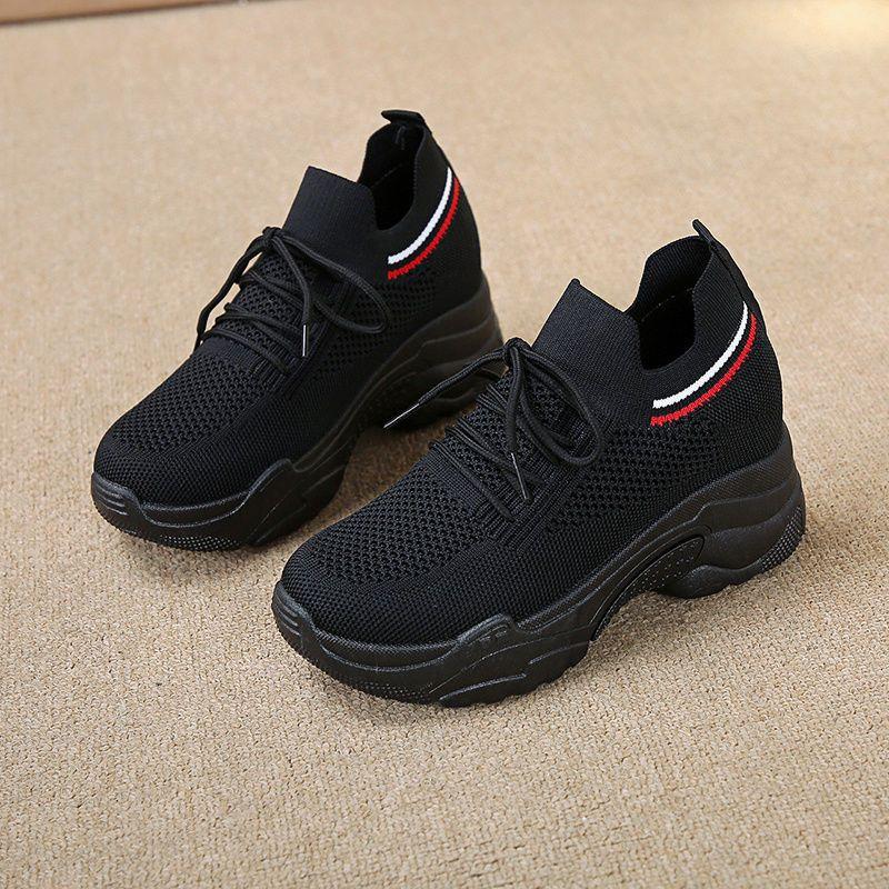 Летняя дышащая женская внутренняя повышающая высота повседневная спортивная обувь для улицы 2024 года, новая сетчатая толстая подошва повышающая высота спортивная обувь