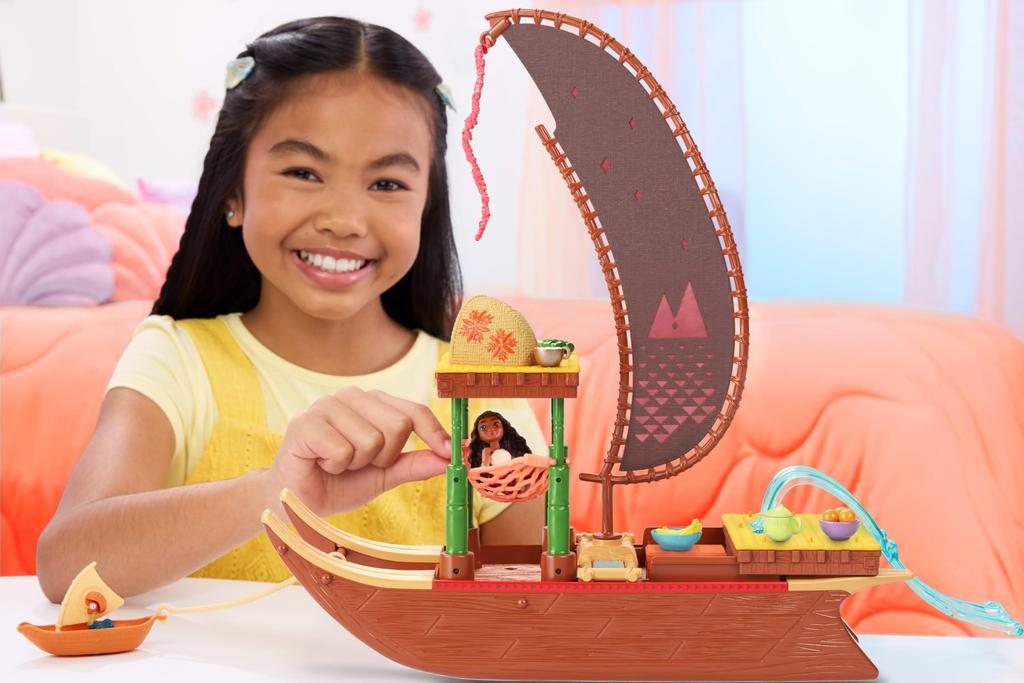 Игрушка Mattel Disney Моана: Игровой набор «Каноэ Моаны» с плавучим каноэ, мини-фигуркой Моаны, 1 фигуркой друга, 6 игровыми зонами и 10 аксессуарами