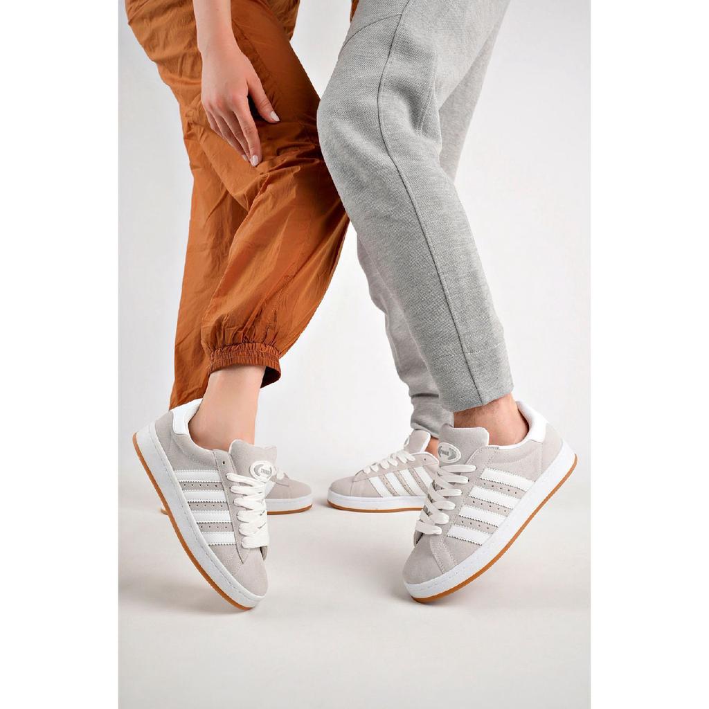 Спортивные кроссовки черные белые