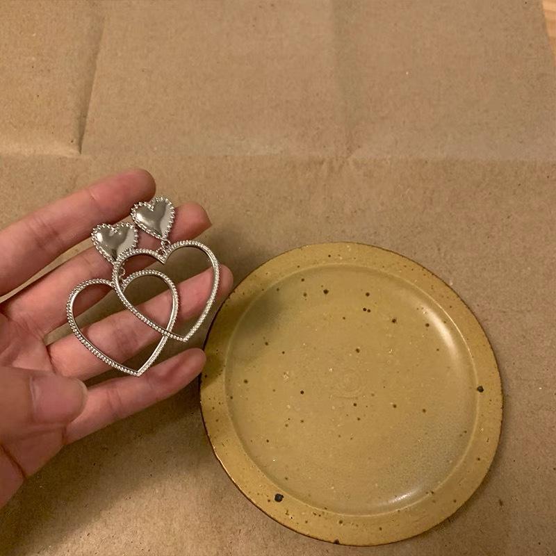 Трендовые клетчатые мозаичные серьги Осень/Зима 2025 для женщин