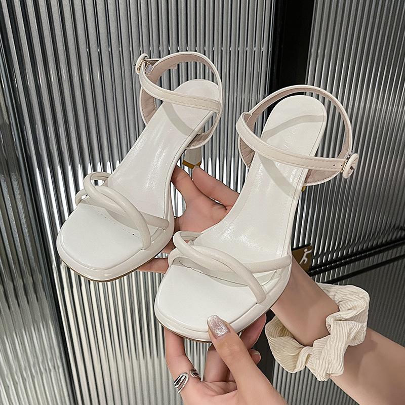 Не устают ноги тонкие каблуки женские босоножки 2025 летние квадратные головки французские простые однословные пряжки высокие каблуки водонепроницаемые стол удобные