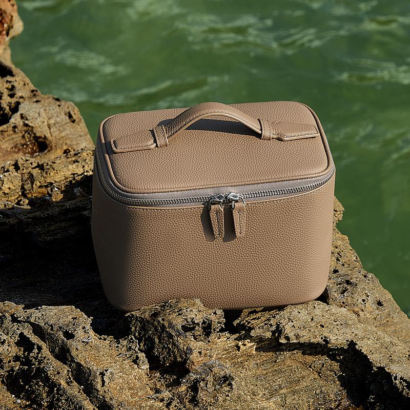 Genuine Leather: Multi-layered Cosmetic Bag, Toiletry Bag, Storage Bag, High-end Travel Portable Soft Leather Bag