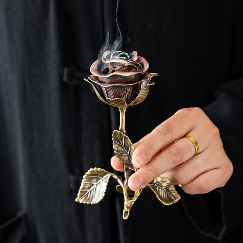 Artistic Alloy Rose Flower Decorative Piece Wedding, Qixi Festival And Valentine's Day Gift Realistic Flower Creative Aroma Diffuser.