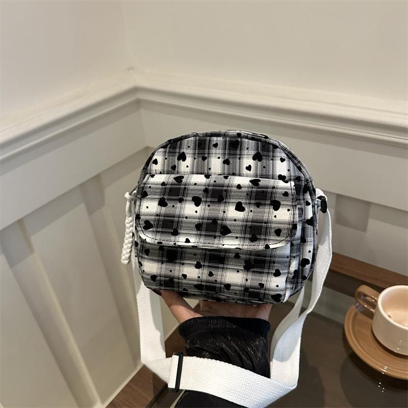 Niche design plaid bag women's 2025 autumn new trendy shoulder messenger bag feeling versatile commuter saddle bag