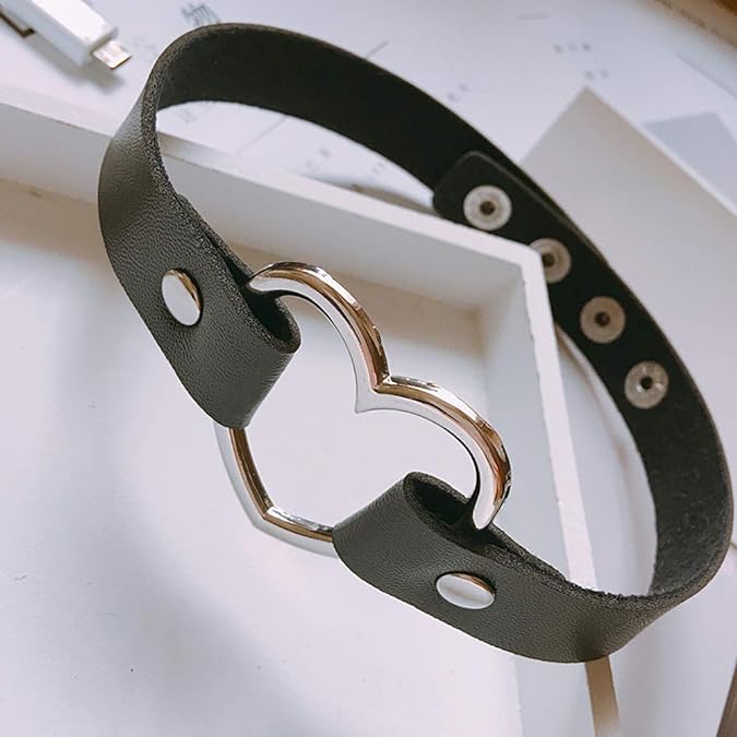 Women's Fashionable and Sexy Punk Style Necklace with a Heart-shaped PU Leather Material Collar