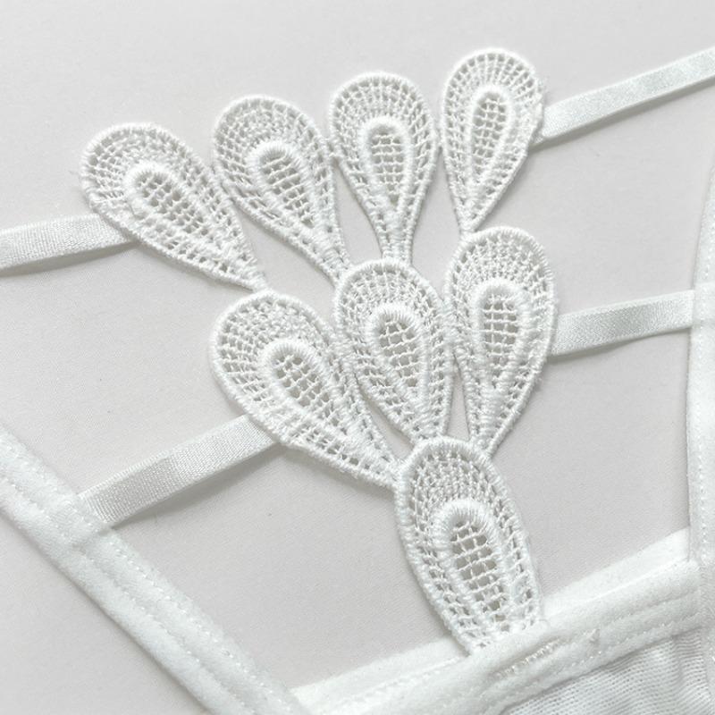 Lady Spring and Summer Sexy Embroidery Water Soluble Flower Temptation Hollow Taste Beautiful Buttock Thong Underwear