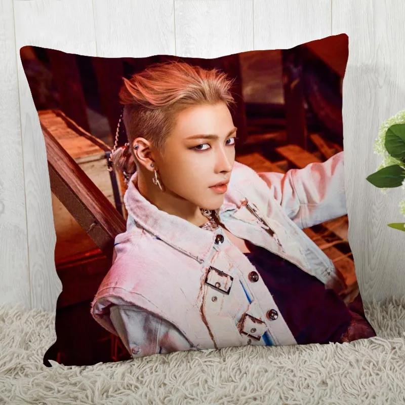 Подушка квадратная в стиле K-pop Ateez, наволочка на молнии, 45x45 см(Одна сторона) 04.1