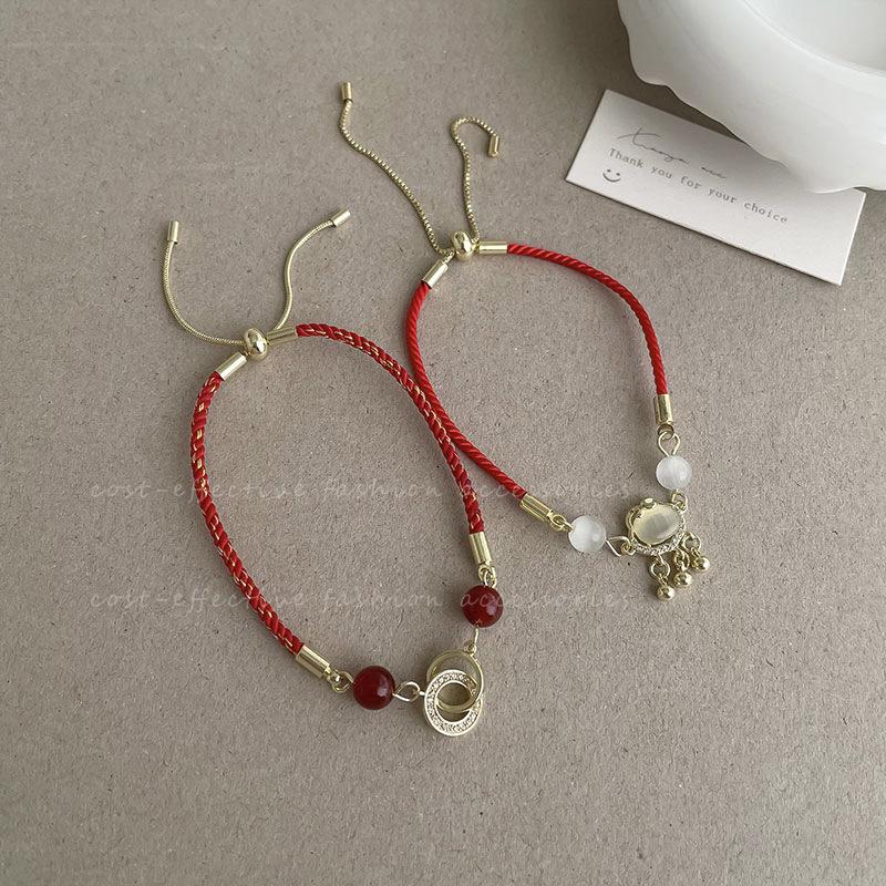 Красный Веревочный Браслет с Замком Безопасности «Кошачий Глаз» для Женщин – Роскошный Нишевый Дизайн с Красным Агатом для Нового Года