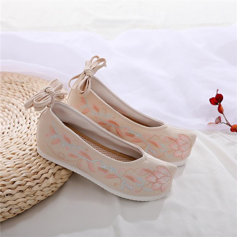 Весной и осенью Melaleuca старинные вышитые женские туфли приобретают деформированную голову Джокера в стиле ретро.