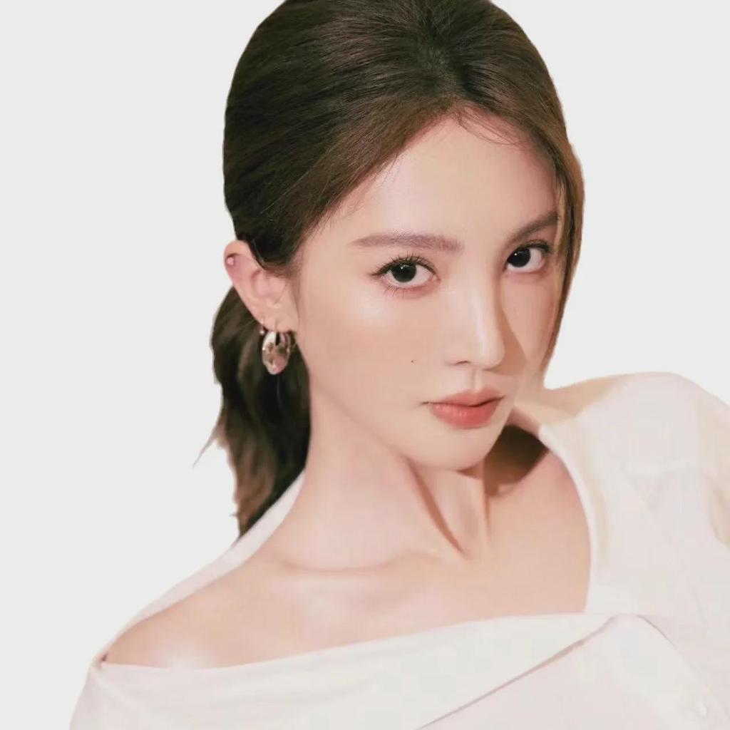 Разноцветные металлические серьги блогера: Уникальная форма, простой дизайн ниши высокого класса с серебряными гвоздиками 925 пробы.