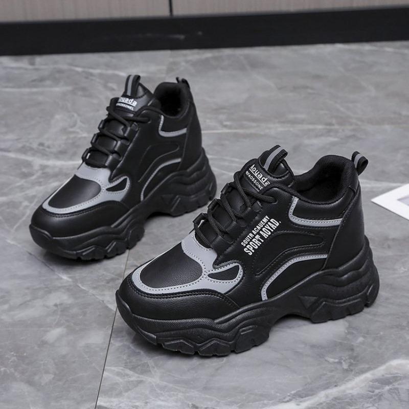 Маленькие белые туфли с внутренней высотой, увеличивающей рост, кроссовки в стиле «папиных», осенние новые кожаные повседневные спортивные туфли, женская платформа, женская обувь