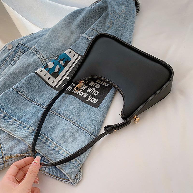 Fashionable Medium-sized Crossbody Bag With Magnetic Closure For Everyday Use