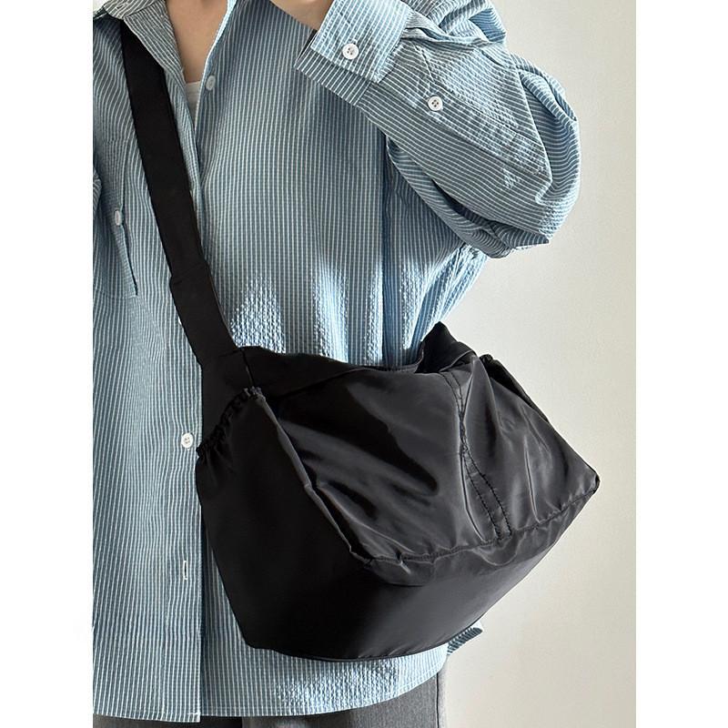 IELGY Waterproof Nylon Cloth Crossbody Dumpling Bag, Simple Sports Wind Large Capacity Casual Shoulder Tote Bag