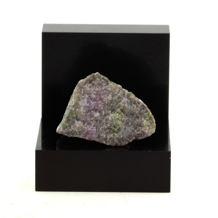 Pierres et Minéraux. Wilsonite. 19.6 ct. Montauban, Québec, Canada.