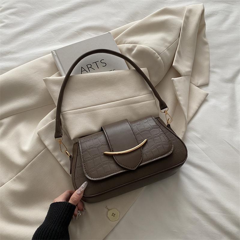 Популярная новая простая нишевая дизайнерская женская сумка модная наплечная сумка-подмышка тисненая маленькая квадратная сумка сумка-мессенджер