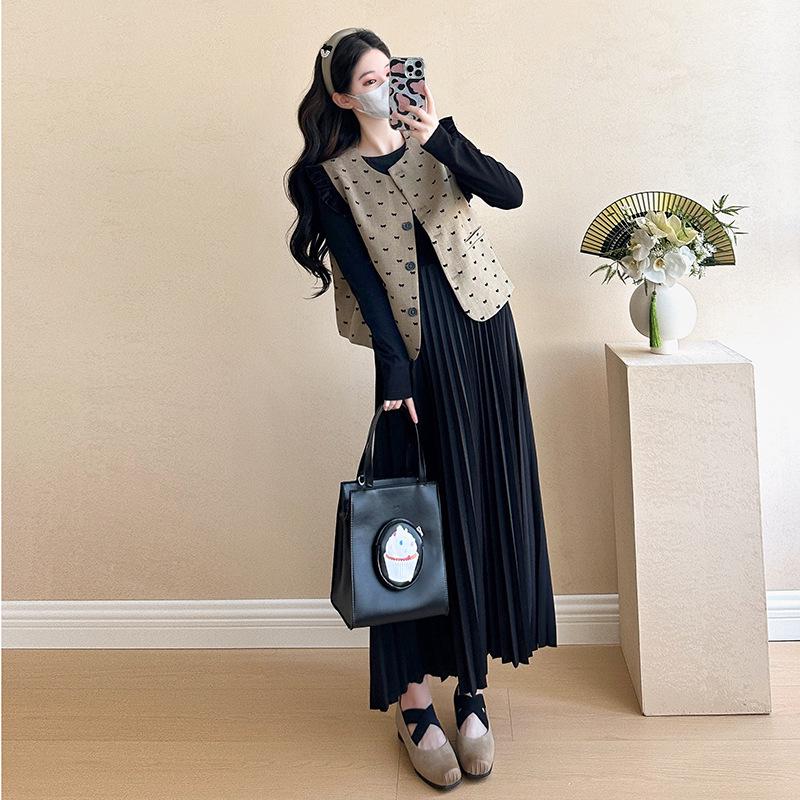 «Модная одежда для беременных 2024 года»: Стильные юбки-двойки и топы больших размеров на весну и осень.