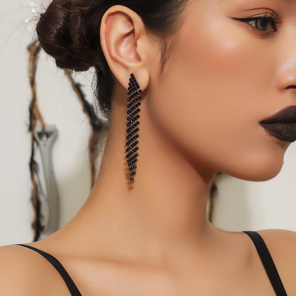 Классические длинные черные серьги-безе из сетки