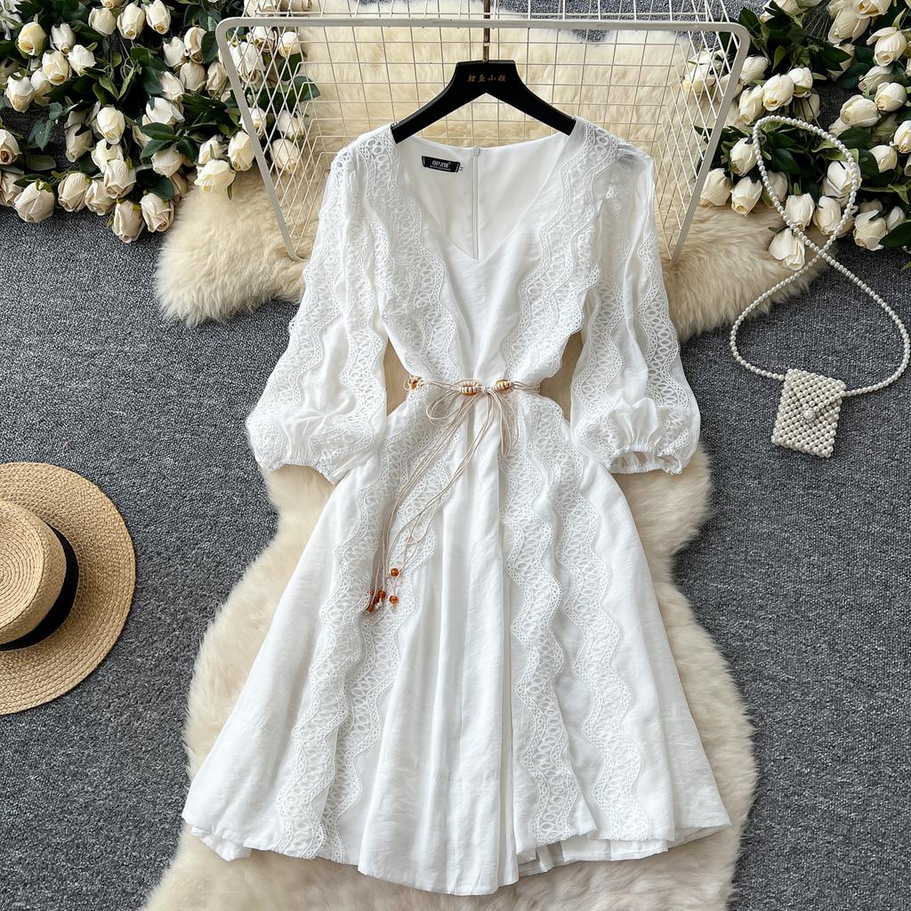 Весна-лето Женские V-образные вырезы с рукавами-фонариками Вышитые кружевные лоскутные шикарные платья с поясом