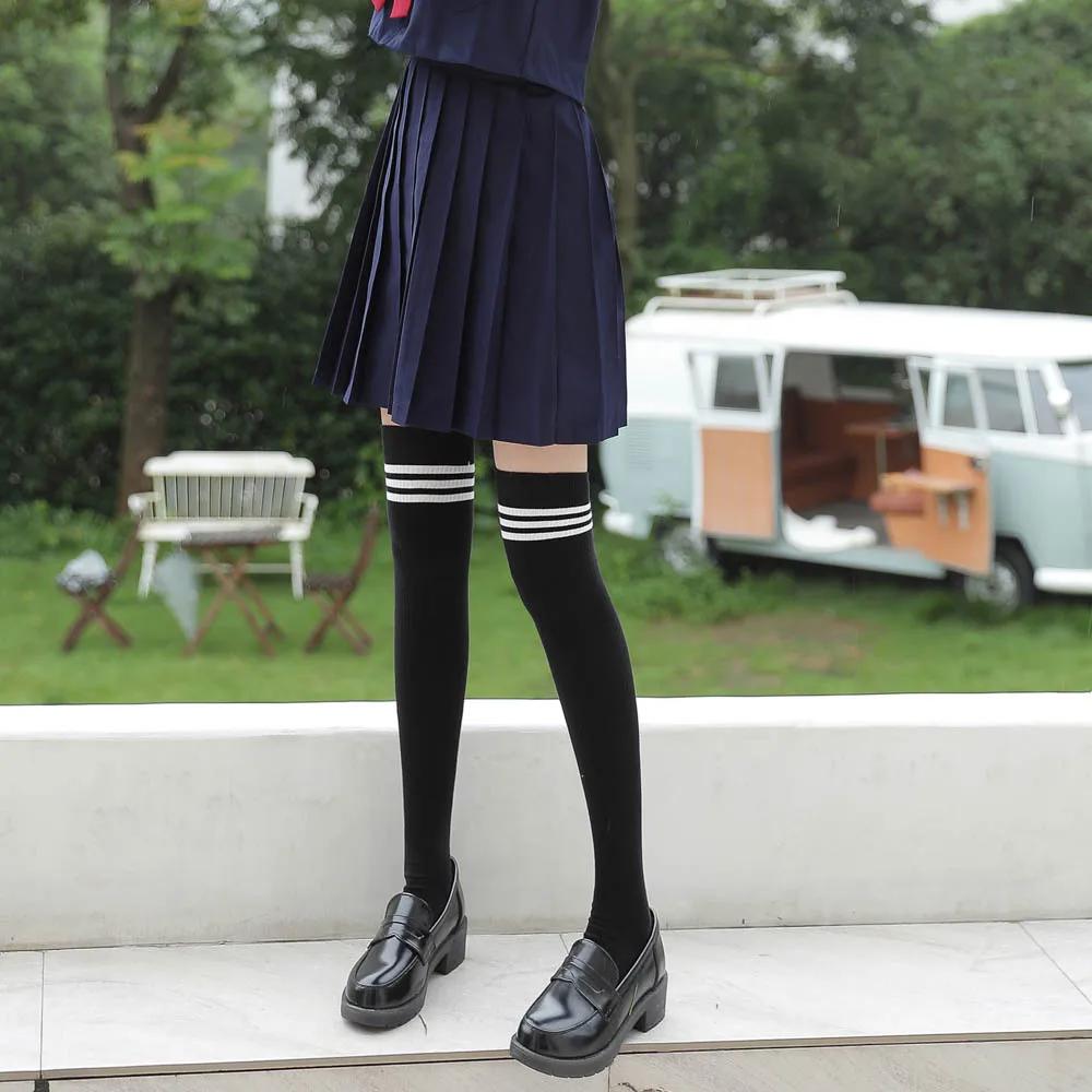Милые длинные носки выше колена в стиле Лолиты для японских девочек, школьные черно-белые полосатые чулки для косплея для женщин