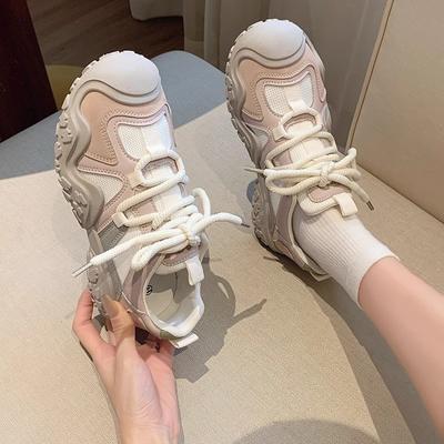 Кроссовки 2024 года женские на толстой подошве осень/зима новая корейская версия модные студенческие нескользящие спортивные туфли на шнуровке