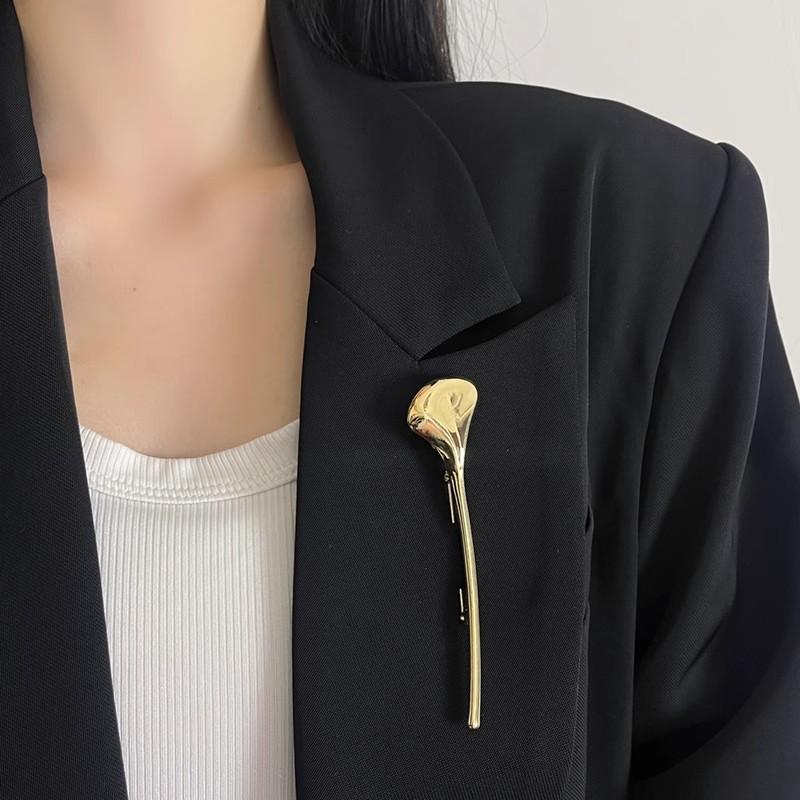Vintage Glossy Metal Ginkgo Leaves Brooch for Women Exquisite Fashion Suit Corsage Pins Accessories Party Jewelry Gifts