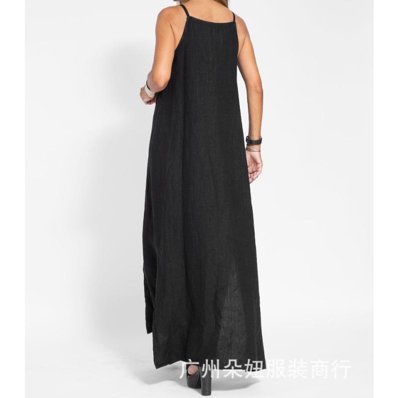 Стильное повседневное платье с разрезом на шее