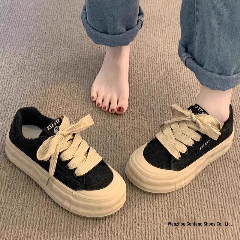 Женские немецкие тренировочные кроссовки 2025 года на толстой подошве: Новые Универсальные Черные Низкие, Нескользящие, Повседневные Скейт-Ботинки