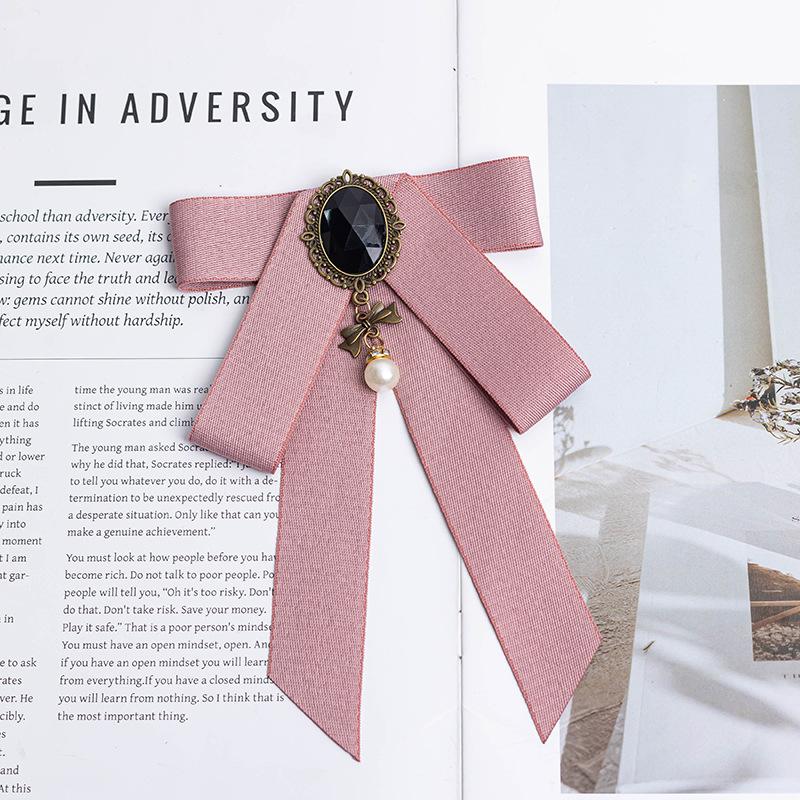 Heritage Style Bow Tie Pearl Adorned Neck Accessory for Sophisticated Events
